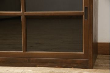 二段重ね食器棚を新規製作!上下段ともに棚内部は可動式の棚板を取り付け、引き出しはスライドレール付きに。建具はクリアガラスを使用。お好みの色に着色仕上げ。(重ね戸棚、収納棚、カップボード、キャビネット)