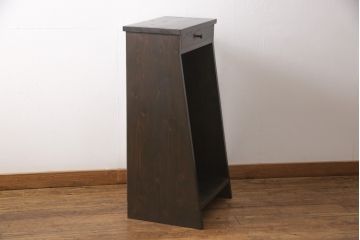 飾り棚を新規製作!ご希望のデザイン・サイズで製作し、イギリスアンティーク風の濃い茶色で着色仕上げ。(本棚、収納棚)