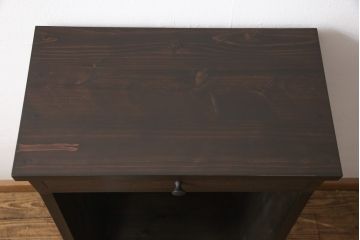 飾り棚を新規製作!ご希望のデザイン・サイズで製作し、イギリスアンティーク風の濃い茶色で着色仕上げ。(本棚、収納棚)