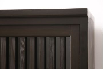 サイドボードを新規製作!内部は棚板を取り付け、引き出し金具にはアンティークの取っ手を使用。全体を濃い茶色で着色仕上げ。(戸棚、収納棚、キャビネット)