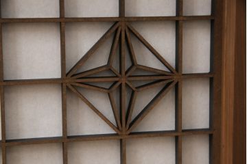 ローボードを新規製作!引き戸に組子をはめ込み、内部は配線用の穴あけ加工。自然な茶色に着色仕上げ。(テレビボード、テレビ台、サイドボード、収納棚、戸棚)