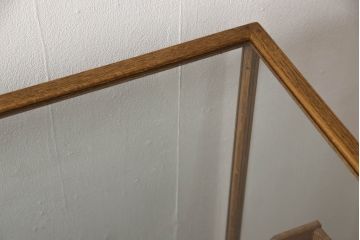 シャツケースを新規製作!オーク材使用。移動しやすいようキャスターの取り付け。明るめの茶色に着色し、アンティーク調に仕上げ。(ガラスケース、ショーケース、店舗什器)