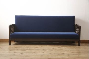 ソファベッドを新規製作!ご希望の生地と濃い茶色の着色でアンティーク調の仕上がりに。(3人掛けソファ、トリプルソファ)