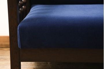 ソファベッドを新規製作!ご希望の生地と濃い茶色の着色でアンティーク調の仕上がりに。(3人掛けソファ、トリプルソファ)