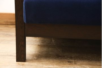 ソファベッドを新規製作!ご希望の生地と濃い茶色の着色でアンティーク調の仕上がりに。(3人掛けソファ、トリプルソファ)
