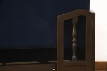 ソファベッドを新規製作!ご希望の生地と濃い茶色の着色でアンティーク調の仕上がりに。(3人掛けソファ、トリプルソファ)