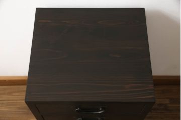 小引き出しを新規製作!本体はヒノキ材、前板は栗材で製作。取っ手は古金具を使用。(小物収納、サイドチェスト)