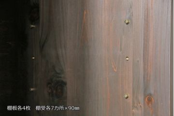 飾り棚を新規製作!上下段ともに棚板4枚を設け、引き違い戸は戸板を製作。取っ手にはアンティーク金具を使用。(キャビネット、食器棚、戸棚、収納棚、重ね戸棚)