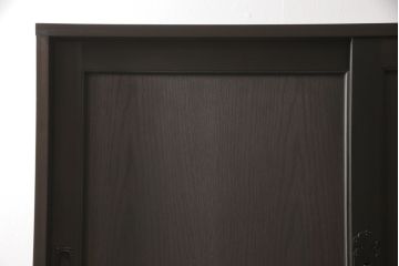 飾り棚を新規製作!上下段ともに棚板4枚を設け、引き違い戸は戸板を製作。取っ手にはアンティーク金具を使用。(キャビネット、食器棚、戸棚、収納棚、重ね戸棚)