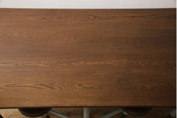 格納スツール8脚付きテーブルを新規製作!鉄脚は淡い青緑色にペイントし、ヴィンテージ感漂うレトロなデザインに仕上げ。(ダイニングテーブル、作業台)