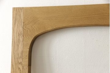 アーチデザインの引き戸を新規製作!クリアガラス、引手金具を取付け、エイジング加工も施し、本体は参考商品に近しい色味でワックス仕上げ。(ガラス戸、建具)