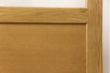 アーチデザインの引き戸を新規製作!クリアガラス、引手金具を取付け、エイジング加工も施し、本体は参考商品に近しい色味でワックス仕上げ。(ガラス戸、建具)