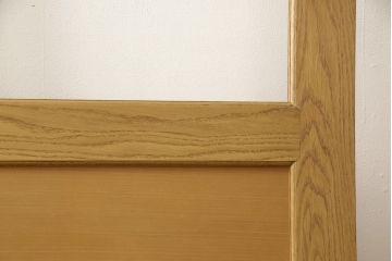 アーチデザインの引き戸を新規製作!クリアガラス、引手金具を取付け、エイジング加工も施し、本体は参考商品に近しい色味でワックス仕上げ。(ガラス戸、建具)