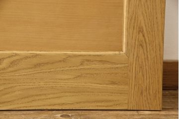 アーチデザインの引き戸を新規製作!クリアガラス、引手金具を取付け、エイジング加工も施し、本体は参考商品に近しい色味でワックス仕上げ。(ガラス戸、建具)