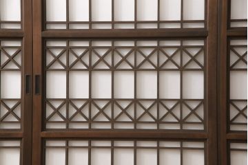 組子障子戸4枚×2セットを新規製作!当店のオーダー建具を参考にご希望のサイズで障子戸を製作。引手を取り付け、プラスチック障子紙を新たに張り、当店商品を参考に着色。(引き戸、建具)