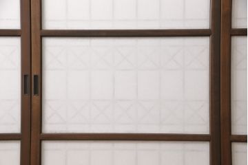 組子障子戸4枚×2セットを新規製作!当店のオーダー建具を参考にご希望のサイズで障子戸を製作。引手を取り付け、プラスチック障子紙を新たに張り、当店商品を参考に着色。(引き戸、建具)