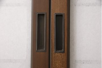 組子障子戸4枚×2セットを新規製作!当店のオーダー建具を参考にご希望のサイズで障子戸を製作。引手を取り付け、プラスチック障子紙を新たに張り、当店商品を参考に着色。(引き戸、建具)