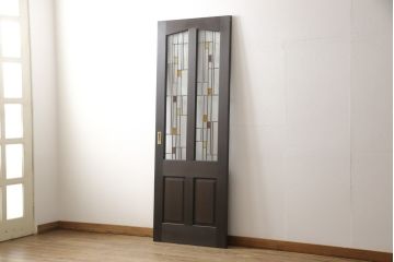 ステンドグラス入り上吊り引き戸を新規製作!当店オーダー家具を参考にステンド部を製作。吊り戸仕様への加工、真鍮引手金具を取り付け。色味は当店商品を参考に着色。(建具、ガラス戸)