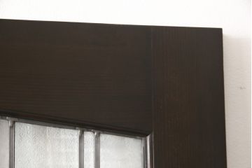 ステンドグラス入り上吊り引き戸を新規製作!当店オーダー家具を参考にステンド部を製作。吊り戸仕様への加工、真鍮引手金具を取り付け。色味は当店商品を参考に着色。(建具、ガラス戸)