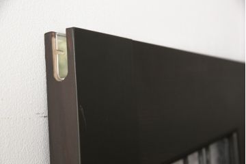 ステンドグラス入り上吊り引き戸を新規製作!当店オーダー家具を参考にステンド部を製作。吊り戸仕様への加工、真鍮引手金具を取り付け。色味は当店商品を参考に着色。(建具、ガラス戸)