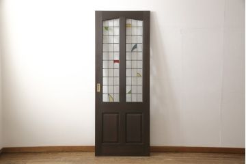 ステンドグラス入りの上吊り引き戸を新規製作!当店オーダー家具のデザインを参考にステンドグラスを製作。吊り戸仕様への加工、真鍮引手金具を取り付け。色味は当店商品を参考に着色。(建具、ガラス戸)