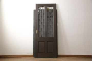 ステンドグラス入りの上吊り引き戸を新規製作!当店オーダー家具のデザインを参考にステンドグラスを製作。吊り戸仕様への加工、真鍮引手金具を取り付け。色味は当店商品を参考に着色。(建具、ガラス戸)