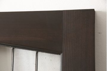 ステンドグラス入りの上吊り引き戸を新規製作!当店オーダー家具のデザインを参考にステンドグラスを製作。吊り戸仕様への加工、真鍮引手金具を取り付け。色味は当店商品を参考に着色。(建具、ガラス戸)