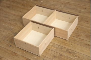 テレビ台を新規製作!ご要望のサイズ・デザインにて。台輪を取付け、配線穴あけ加工。取っ手や装飾金具は古金具を使用。(ローボード、ローチェスト、テレビボード、サイドボード)