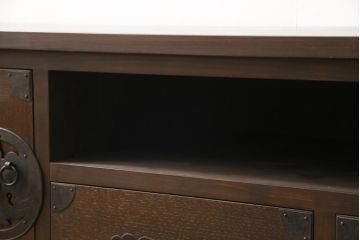 テレビ台を新規製作!ご要望のサイズ・デザインにて。台輪を取付け、配線穴あけ加工。取っ手や装飾金具は古金具を使用。(ローボード、ローチェスト、テレビボード、サイドボード)