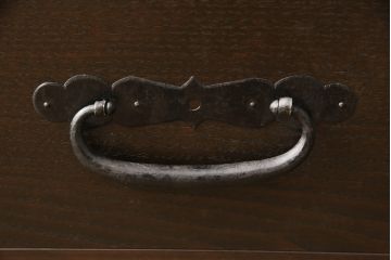 テレビ台を新規製作!ご要望のサイズ・デザインにて。台輪を取付け、配線穴あけ加工。取っ手や装飾金具は古金具を使用。(ローボード、ローチェスト、テレビボード、サイドボード)