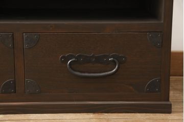 テレビ台を新規製作!ご要望のサイズ・デザインにて。台輪を取付け、配線穴あけ加工。取っ手や装飾金具は古金具を使用。(ローボード、ローチェスト、テレビボード、サイドボード)
