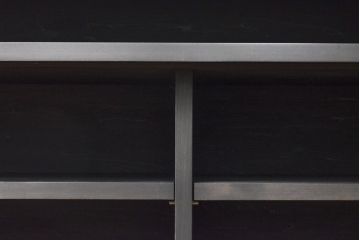 食器棚を新規製作!最上段はオープンラック、下段はガラス戸、左側は斜め側面仕様。棚板は左右各2枚製作し、中央でセパレート。天板・台輪を取付け。色味は当店商品を参考に墨色に着色。(キャビネット、戸棚、収納棚)
