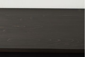 食器棚を新規製作!最上段はオープンラック、下段はガラス戸、左側は斜め側面仕様。棚板は左右各2枚製作し、中央でセパレート。天板・台輪を取付け。色味は当店商品を参考に墨色に着色。(キャビネット、戸棚、収納棚)