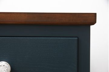 脚付きテレビボードを新規製作!当店のオーダー家具を参考にご希望のサイズで。天板、脚、取っ手を取り付け。ネイビーカラーにペイント。(リビングボード、チェスト、引き出し)