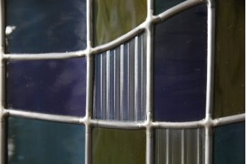 つい立てを新規製作!ご希望のサイズでオーク材を使用。片面は可動式仕様で、「芙蓉の花」「夏空」「日光」をモチーフにしたオリジナルのステンドグラスを取り付け。(ステンドグラス、つい立て、パーテーション、間仕切り)