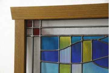 つい立てを新規製作!ご希望のサイズでオーク材を使用。片面は可動式仕様で、「芙蓉の花」「夏空」「日光」をモチーフにしたオリジナルのステンドグラスを取り付け。(ステンドグラス、つい立て、パーテーション、間仕切り)