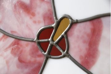 つい立てを新規製作!ご希望のサイズでオーク材を使用。片面は可動式仕様で、「芙蓉の花」「夏空」「日光」をモチーフにしたオリジナルのステンドグラスを取り付け。(ステンドグラス、つい立て、パーテーション、間仕切り)