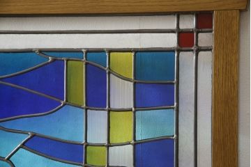 つい立てを新規製作!ご希望のサイズでオーク材を使用。片面は可動式仕様で、「芙蓉の花」「夏空」「日光」をモチーフにしたオリジナルのステンドグラスを取り付け。(ステンドグラス、つい立て、パーテーション、間仕切り)