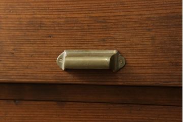 下駄箱を新規製作!当店オーダー家具を参考にご希望のサイズで。パタパタ扉仕様で、取っ手、脚、色は当店商品を参考に取り付け・着色。(戸棚、キャビネット、ロッカー)