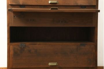 下駄箱を新規製作!当店オーダー家具を参考にご希望のサイズで。パタパタ扉仕様で、取っ手、脚、色は当店商品を参考に取り付け・着色。(戸棚、キャビネット、ロッカー)