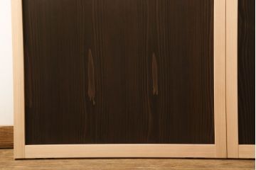 ガラス戸2枚を新規製作!当店のオーダー家具を参考にご希望のサイズで。両面ガラス仕様で引き手・戸車取り付け。本体色味は当店商品を参考に着色。(引き戸、建具)