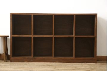 マス目棚を新規製作!当店のオーダー家具を参考にご希望のサイズで。ヒノキの無垢材を使用し、棚は横4列、縦2列の造りで。(ロッカー、ラック、本棚)