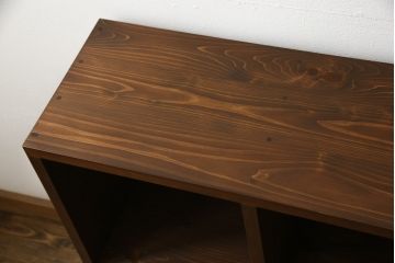 マス目棚を新規製作!当店のオーダー家具を参考にご希望のサイズで。ヒノキの無垢材を使用し、棚は横4列、縦2列の造りで。(ロッカー、ラック、本棚)