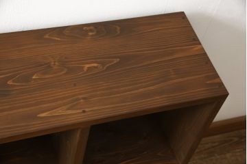 マス目棚を新規製作!当店のオーダー家具を参考にご希望のサイズで。ヒノキの無垢材を使用し、棚は横4列、縦2列の造りで。(ロッカー、ラック、本棚)
