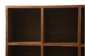 マス目棚を新規製作!当店のオーダー家具を参考にご希望のサイズで。ヒノキの無垢材を使用し、棚は横4列、縦2列の造りで。(ロッカー、ラック、本棚)