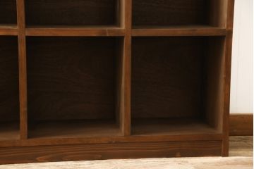 マス目棚を新規製作!当店のオーダー家具を参考にご希望のサイズで。ヒノキの無垢材を使用し、棚は横4列、縦2列の造りで。(ロッカー、ラック、本棚)
