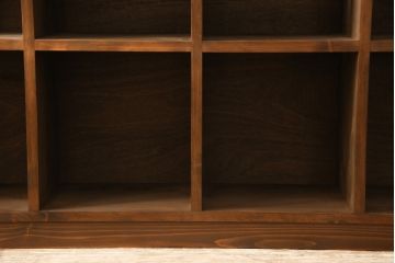 マス目棚を新規製作!当店のオーダー家具を参考にご希望のサイズで。ヒノキの無垢材を使用し、棚は横4列、縦2列の造りで。(ロッカー、ラック、本棚)