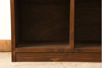 マス目棚を新規製作!当店のオーダー家具を参考にご希望のサイズで。ヒノキの無垢材を使用し、棚は横4列、縦2列の造りで。(ロッカー、ラック、本棚)