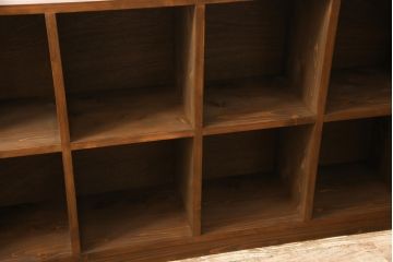 マス目棚を新規製作!当店のオーダー家具を参考にご希望のサイズで。ヒノキの無垢材を使用し、棚は横4列、縦2列の造りで。(ロッカー、ラック、本棚)