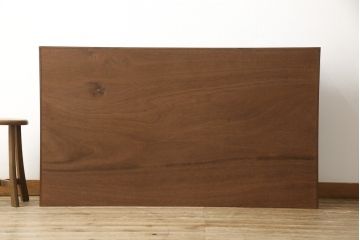 マス目棚を新規製作!当店のオーダー家具を参考にご希望のサイズで。ヒノキの無垢材を使用し、棚は横4列、縦2列の造りで。(ロッカー、ラック、本棚)